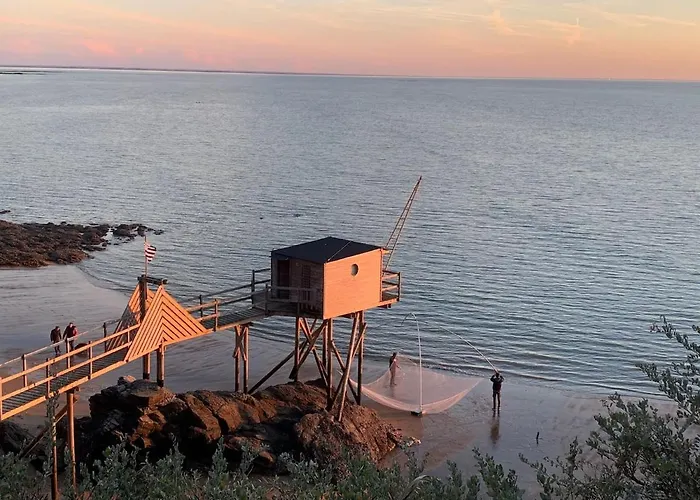 T2 De Standing Face Apartment